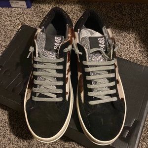 Cowhide sneakers with glitter tongue!